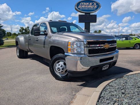 Used 2014 Chevrolet Silverado 3500 W/T AWD/4WD image 2
