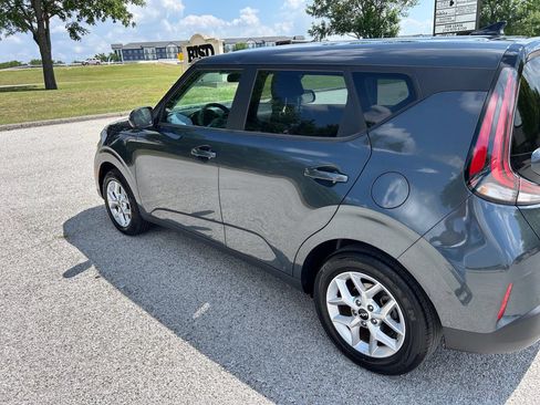 Used 2025 Kia Soul LX w/ LX Technology Package FWD image 6