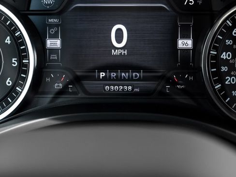 Used 2023 RAM 1500 Laramie AWD/4WD image 3