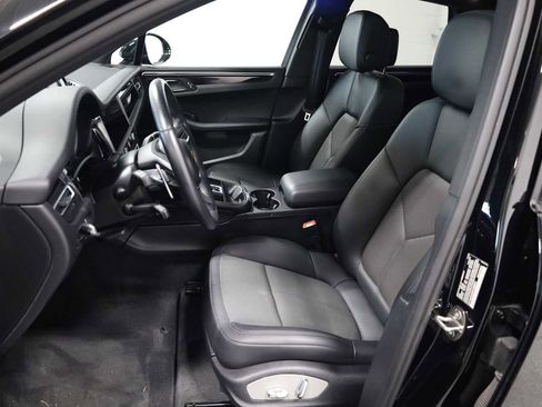 Certified 2023 Porsche Macan Turbo image 5