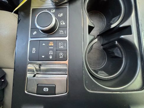 Used 2017 Land Rover Discovery SE AWD/4WD image 38