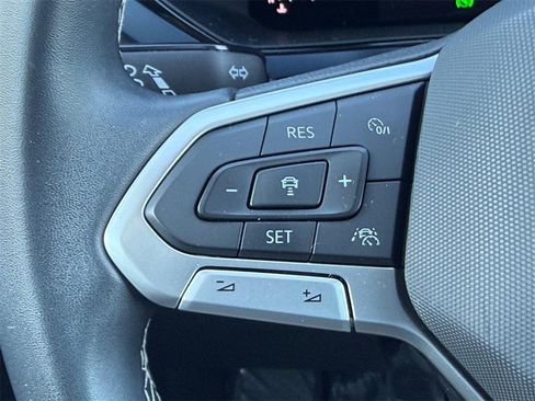 Certified 2022 Volkswagen Taos SE image 16