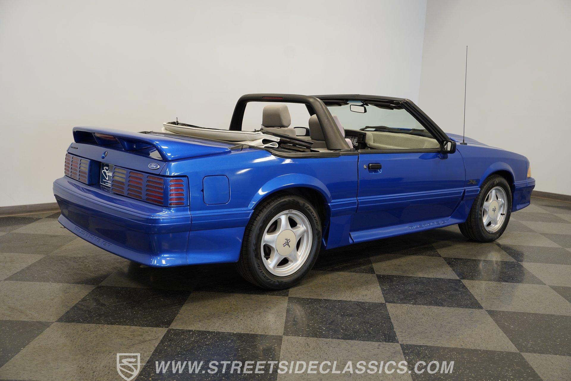 Used 1993 Ford Mustang GT RWD image 14