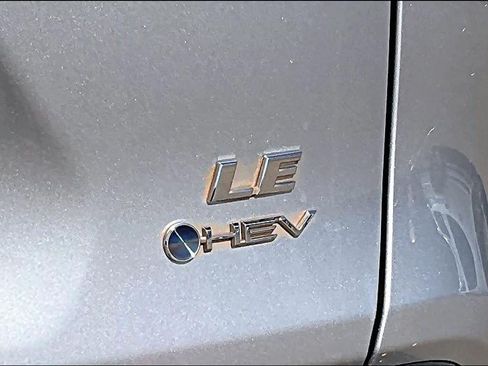 Used 2025 Toyota RAV4 LE AWD/4WD image 29