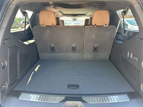 New 2025 Chevrolet Suburban High Country image 14