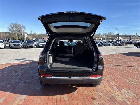 Used 2023 Jeep Grand Cherokee Laredo w/ Luxury Tech Group I image 29