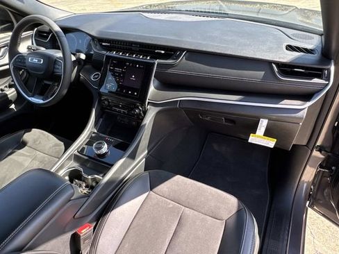 Used 2025 Jeep Grand Cherokee L Altitude image 18