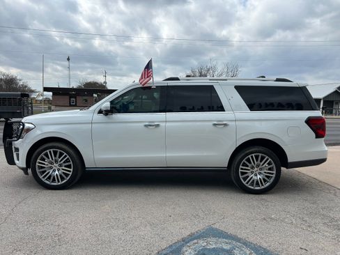 Used 2023 Ford Expedition Max Limited image 3