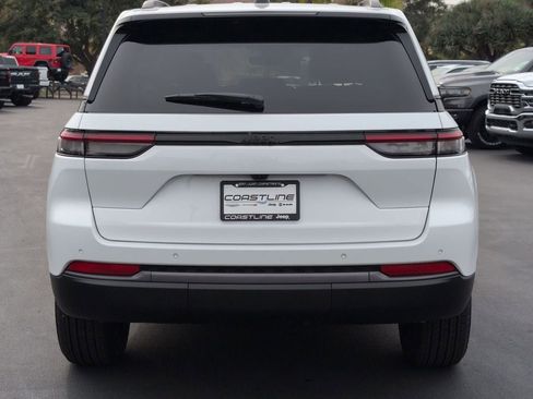 New 2026 Jeep Grand Cherokee Altitude image 6