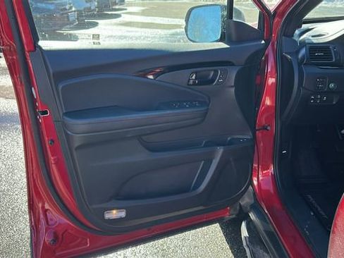 Used 2025 Honda Passport Black Edition image 8