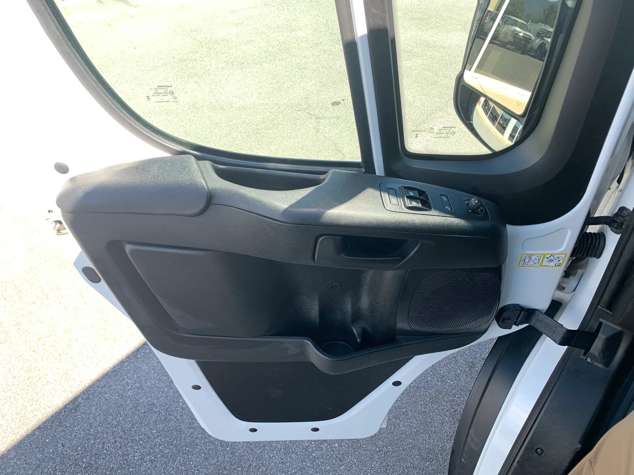 Used 2025 RAM ProMaster 2500 w/ Convenience Group FWD image 8