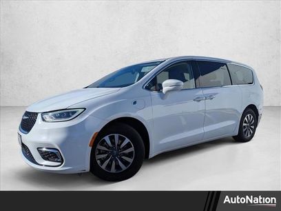 Used 2022 Chrysler Pacifica Touring-L