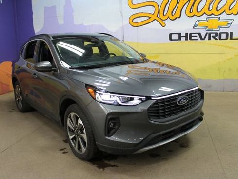 Used 2025 Ford Escape Platinum AWD/4WD image 4