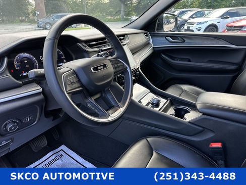 Used 2024 Jeep Grand Cherokee Limited image 20