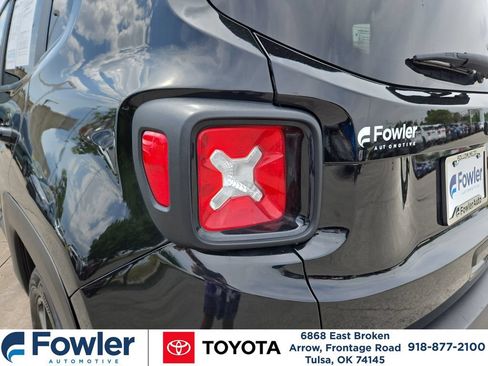 Used 2020 Jeep Renegade Altitude FWD image 30