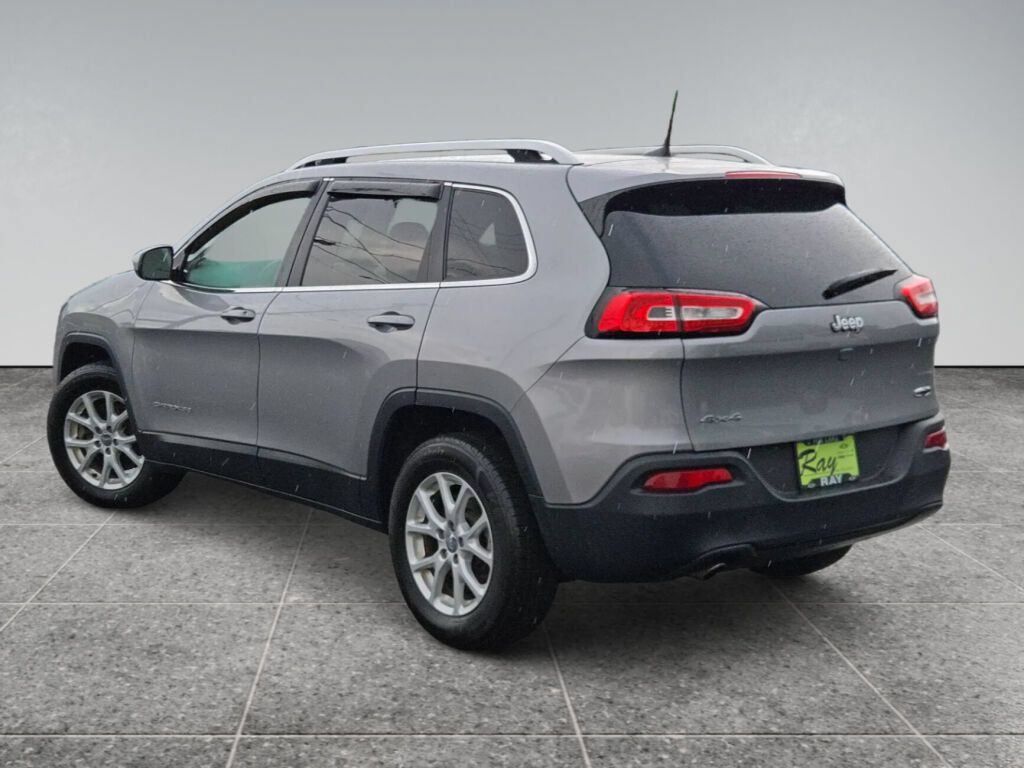 Used 2016 Jeep Cherokee Latitude w/ Cold Weather Group AWD/4WD image 17