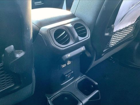 Used 2025 Jeep Wrangler Unlimited Rubicon AWD/4WD image 30