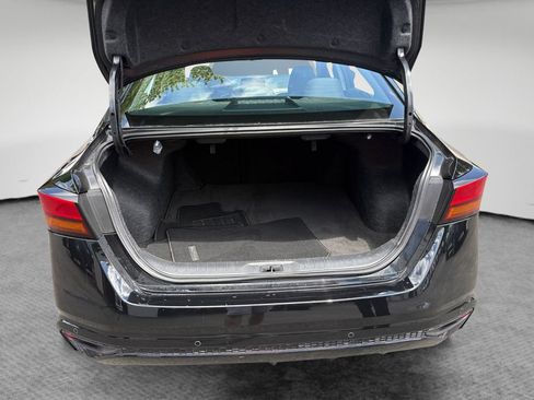 Used 2025 Nissan Altima 2.5 SV FWD image 25