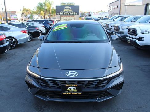 Used 2024 Hyundai Elantra SEL FWD image 3