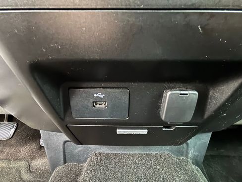 Used 2017 Ford F150 XLT image 13