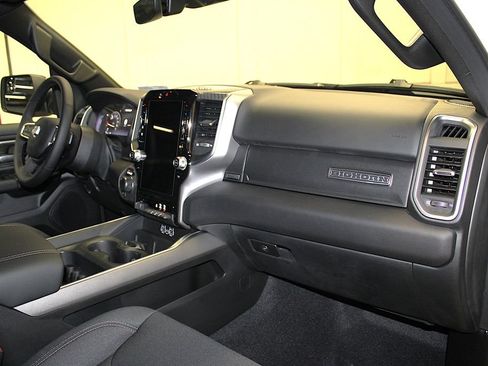 New 2026 RAM 1500 4x4 Crew Cab image 31