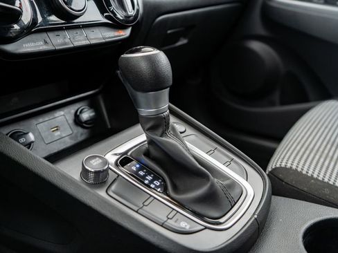 Used 2022 Hyundai Kona SE image 26