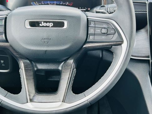 Used 2023 Jeep Grand Cherokee L Limited w/ Black Appearance Package AWD/4WD image 20