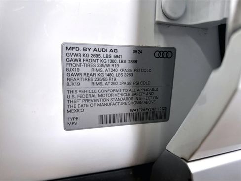 Used 2024 Audi Q5 e Premium Plus w/ Premium Plus Package AWD/4WD image 34