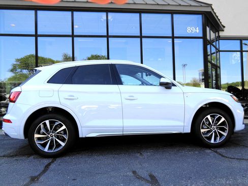 Used 2024 Audi Q5 2.0T Premium w/ Convenience Package image 4