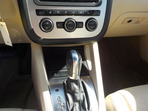 Used 2015 Volkswagen Eos Komfort image 13