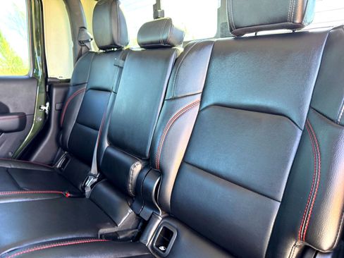 Used 2022 Jeep Gladiator Rubicon image 16