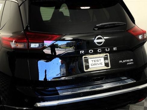 Used 2026 Nissan Rogue Platinum w/ Platinum Premium Package AWD/4WD image 16
