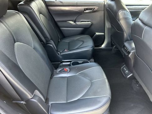 Used 2023 Toyota Highlander Limited AWD/4WD image 14