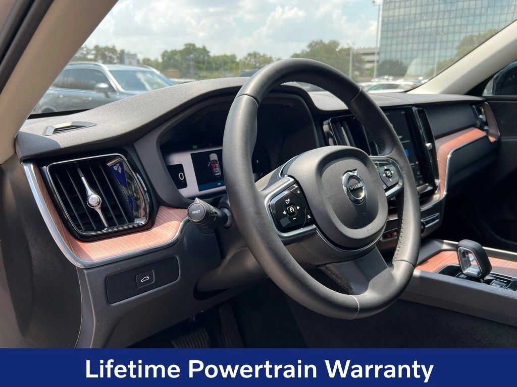 Certified 2024 Volvo XC60 B5 Plus AWD/4WD image 15