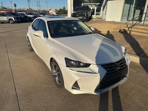 Used 2019 Lexus IS 300 image 3