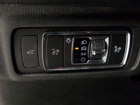 Used 2020 Lincoln Corsair AWD w/ Premium Package image 11