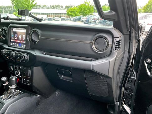 Used 2021 Jeep Wrangler Unlimited Sahara AWD/4WD image 18