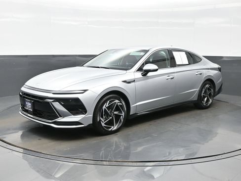 Certified 2026 Hyundai Sonata SEL FWD image 2