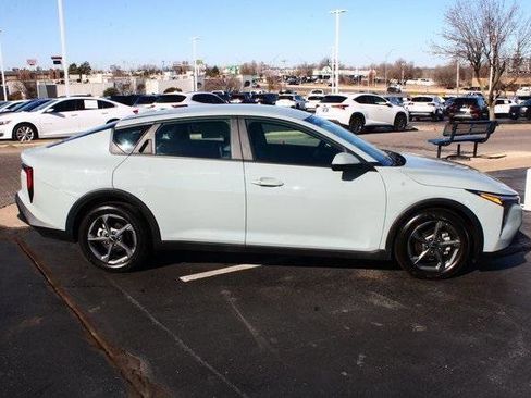 Used 2025 Kia K4 LXS 4D Sedan image 5