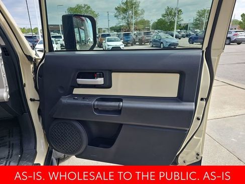 Used 2010 Toyota FJ Cruiser 4WD image 32
