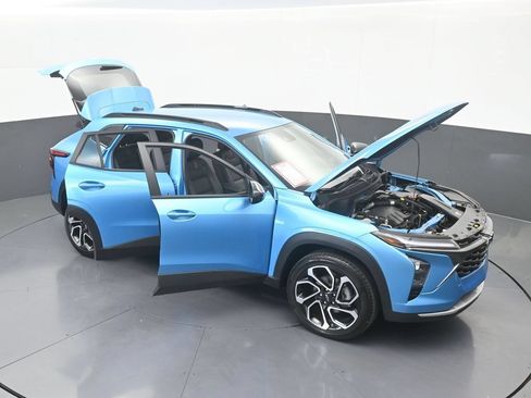 Used 2025 Chevrolet Trax RS FWD image 67
