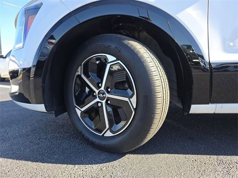 Certified 2024 Kia Niro SX image 38