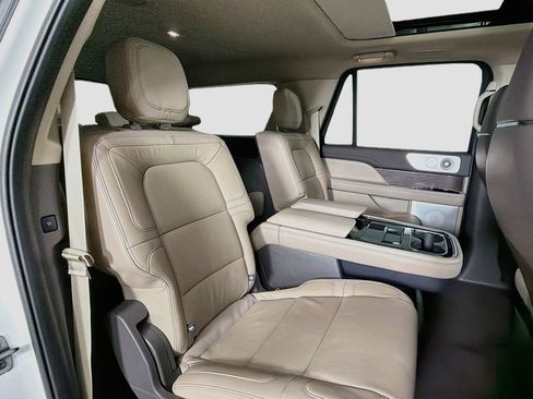 Used 2022 Lincoln Navigator L Reserve AWD/4WD image 27