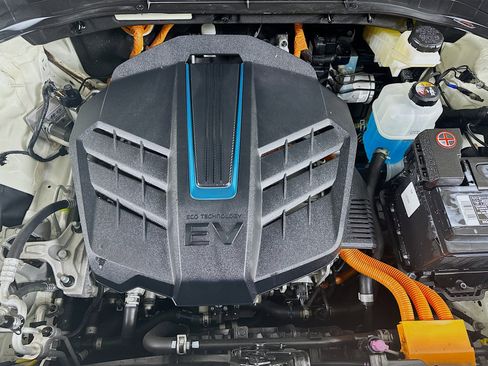 Used 2022 Kia Niro EX image 32