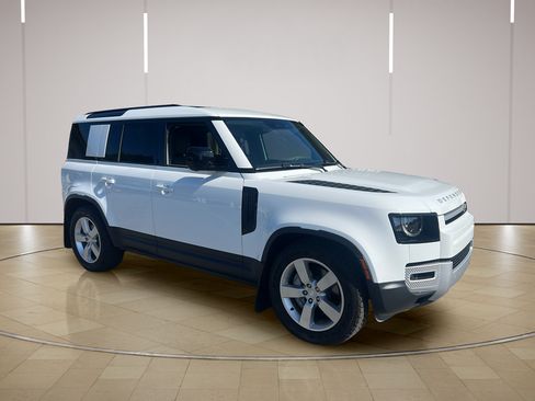 Used 2025 Land Rover Defender 110 S AWD/4WD image 9