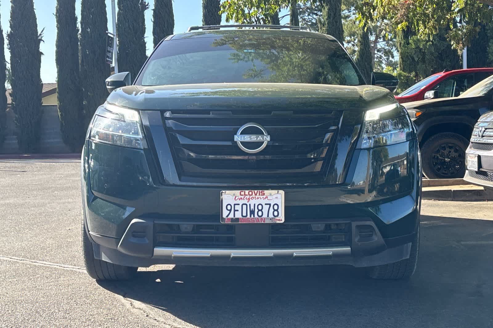 Used 2023 Nissan Pathfinder Platinum w/ Black Appearance Package FWD image 11