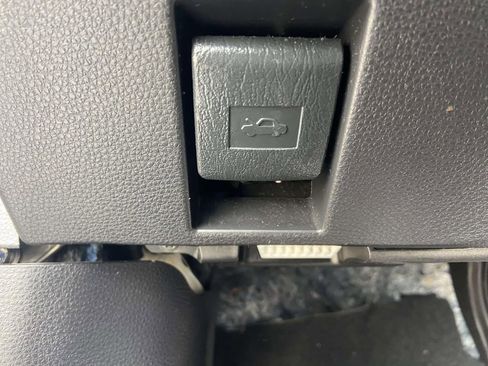 Used 2025 Toyota Corolla SE FWD image 30