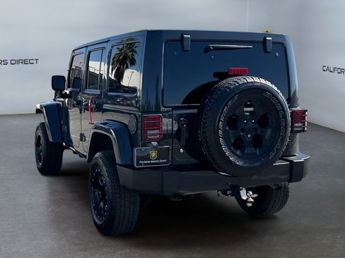 Used 2016 Jeep Wrangler Unlimited Sahara w/ Connectivity Group AWD/4WD image 3