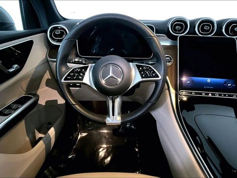 Used 2024 Mercedes-Benz GLC 300 4MATIC image 6