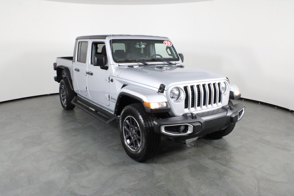 Used 2023 Jeep Gladiator Overland AWD/4WD image 4